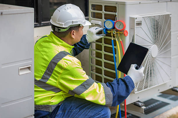 Professional Heat Pump Repair technician working in Elwood, IL